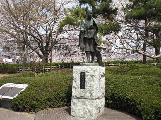 松尾芭蕉像（埼玉県草加市 札場河岸公園内）